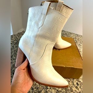 Kaanas Memphis Ivory leather cowboy boots : Jessi James Decker Collab : size 8m
